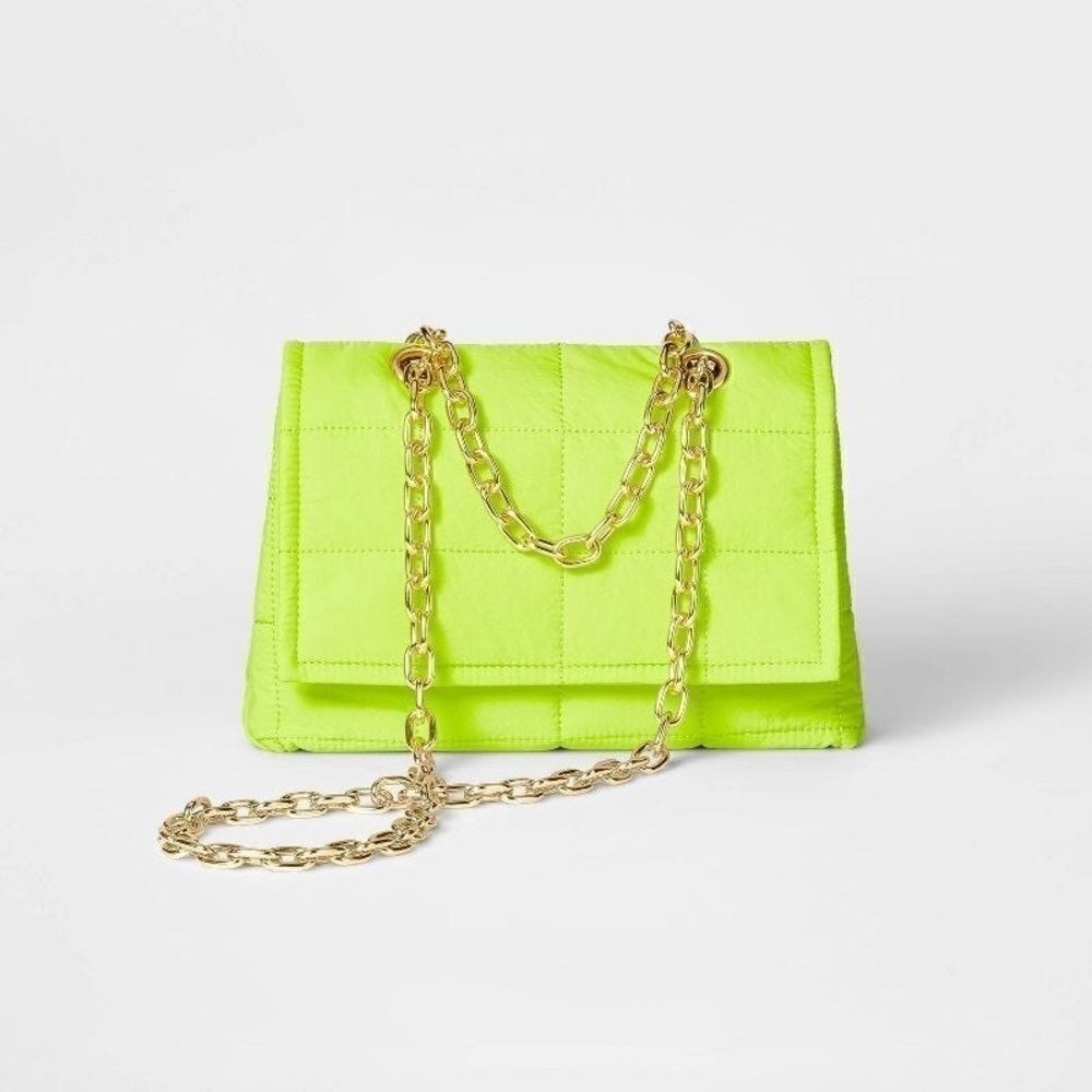 NWT FUTURE COLLECTIVE WITH GABRIELLA KAREFA-JOHNSON
Crossbody Bag W/ Gold Chain